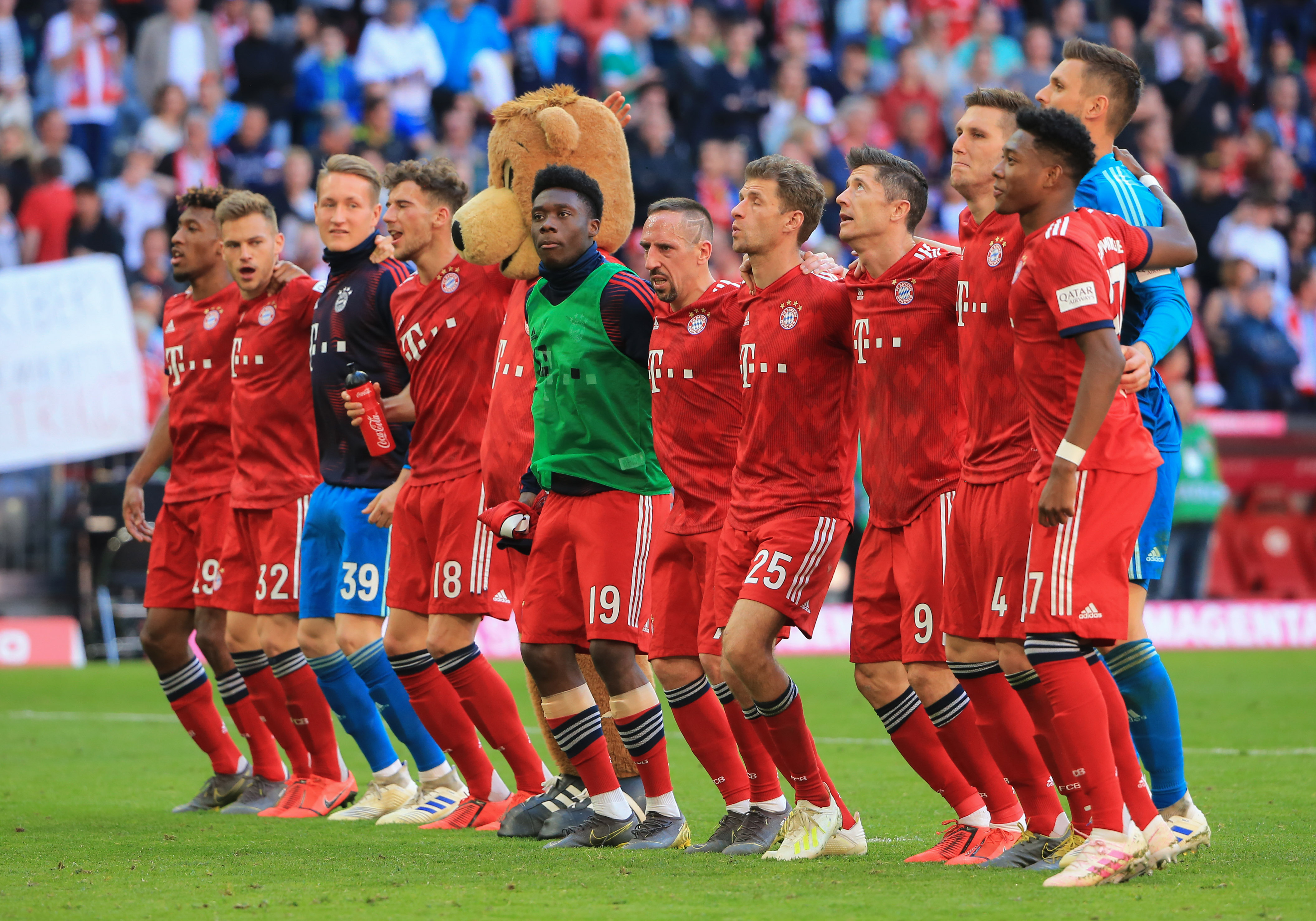 关于赛后突围战来临，塞维利亚围绕欧冠刷新队史纪录，气氛紧张，临场指挥获称赞的信息